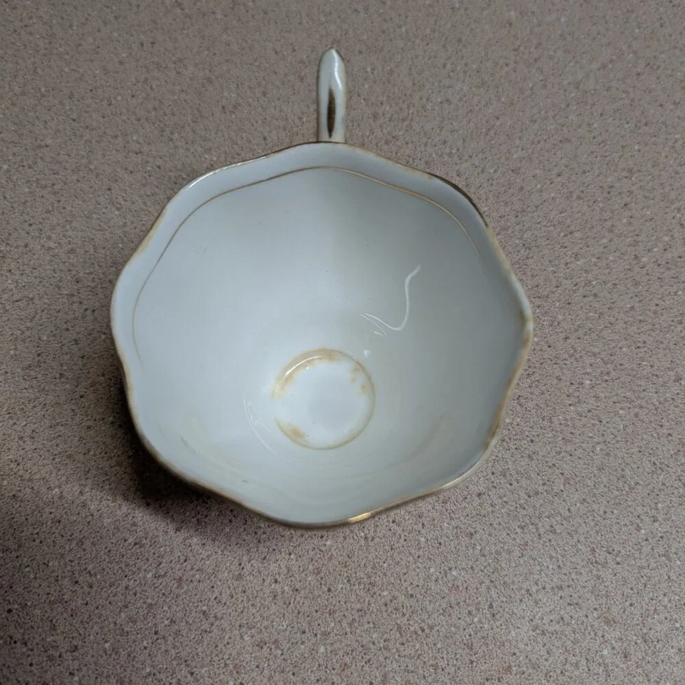 Royal Albert Floral Teacup & Saucer Set - Picture 6 of 11